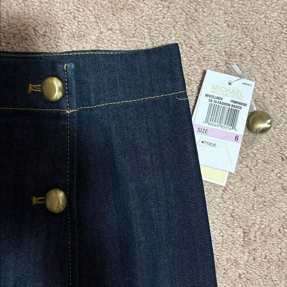 MICHAEL KORS Dark Wash Denim Skirt Gold Buttons Size 6 NWT - Picture 2 of 4